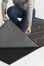 Load image into Gallery viewer, Illi Black Rug