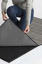 Load image into Gallery viewer, Modern Grid Grey Rug