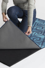 Load image into Gallery viewer, Diamond Trellis Ocean Rug

