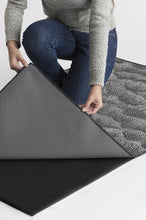 Load image into Gallery viewer, Sela Charcoal Rug
